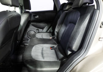 Подержанный автомобиль Nissan Qashqai 2010 года (10 фото)