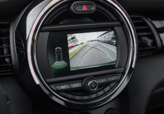 Подержанный автомобиль MINI Hatch 2020 года (19 фото)