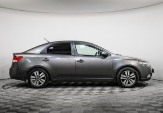 Подержанный автомобиль Kia Cerato Sedan 2013 года (4 фото)