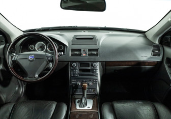 Подержанный автомобиль Volvo XC90 2012 года (13 фото)