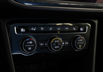 Подержанный автомобиль Volkswagen Tiguan 2020 года (15 фото)