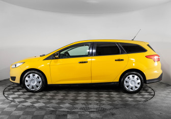 Подержанный автомобиль Ford Focus Wagon 2016 года (8 фото)