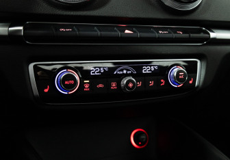 Подержанный автомобиль Audi A3 Sedan 2014 года (17 фото)