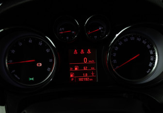 Подержанный автомобиль Opel Mokka 2014 года (12 фото)