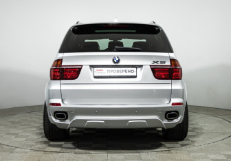 Подержанный автомобиль BMW X5 2007 года (7 фото)