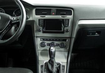 Подержанный автомобиль Volkswagen Golf Hatchback 2013 года (14 фото)