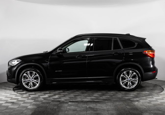 Подержанный автомобиль BMW X1 2017 года (8 фото)