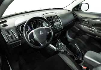 Подержанный автомобиль Mitsubishi ASX 2013 года (11 фото)