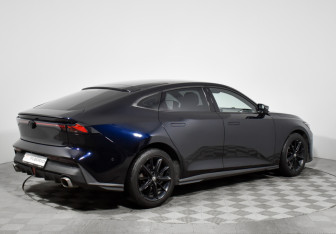 Подержанный автомобиль Changan UNI-V 2023 года (5 фото)