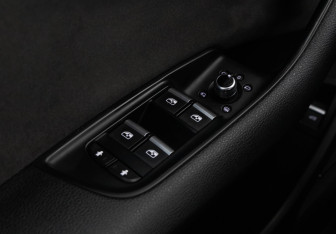 Подержанный автомобиль Audi Q7 2016 года (15 фото)