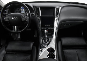 Подержанный автомобиль Infiniti Q50 2015 года (16 фото)