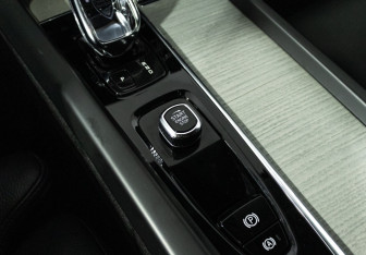 Подержанный автомобиль Volvo XC60 2021 года (18 фото)