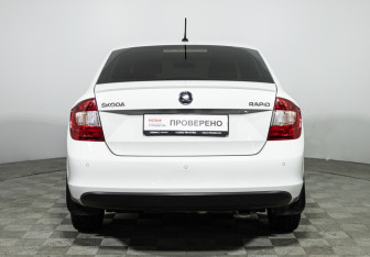 Подержанный автомобиль Skoda Rapid Liftback 2016 года (6 фото)