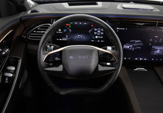 Подержанный автомобиль Exeed VX 2023 года (10 фото)