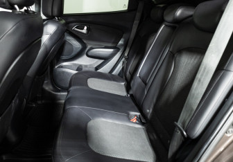 Подержанный автомобиль Hyundai ix35 2012 года (10 фото)