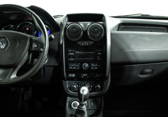 Подержанный автомобиль Renault Duster 2016 года (14 фото)