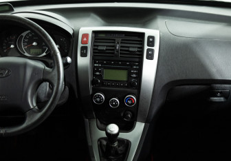 Подержанный автомобиль Hyundai Tucson 2008 года (14 фото)