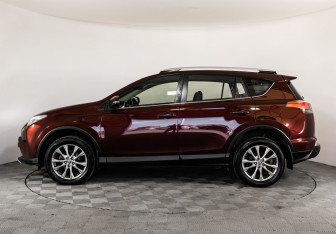 Подержанный автомобиль Toyota RAV4 2016 года (8 фото)