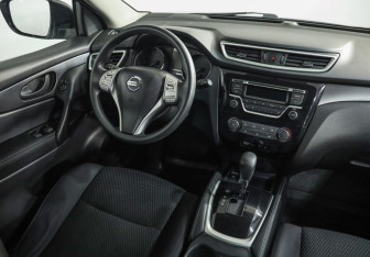 Подержанный автомобиль Nissan Qashqai 2015 года (8 фото)