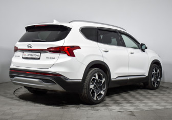 Подержанный автомобиль Hyundai Santa Fe 2021 года (5 фото)
