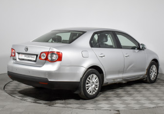Подержанный автомобиль Volkswagen Jetta Sedan 2008 года (5 фото)