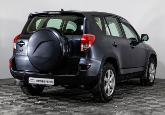 Подержанный автомобиль Toyota RAV4 2006 года (5 фото)