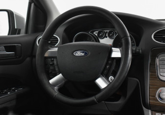 Подержанный автомобиль Ford Focus Sedan 2008 года (14 фото)