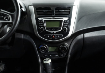 Подержанный автомобиль Hyundai Solaris Sedan 2013 года (14 фото)