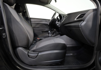 Подержанный автомобиль Hyundai Solaris Sedan 2017 года (20 фото)