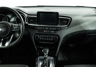 Подержанный автомобиль Kia Ceed Hatchback 2018 года (14 фото)