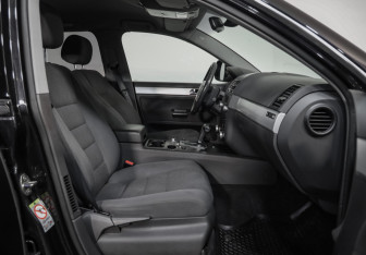 Подержанный автомобиль Volkswagen Touareg 2009 года (19 фото)