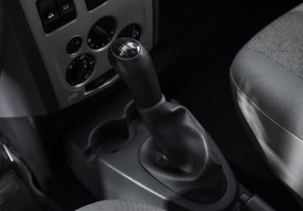 Подержанный автомобиль Renault Logan Sedan 2009 года (10 фото)