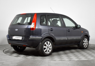 Подержанный автомобиль Ford Fusion 2008 года (5 фото)