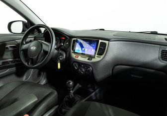 Подержанный автомобиль Kia Rio Sedan 2011 года (9 фото)