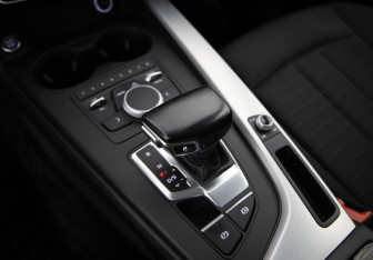 Подержанный автомобиль Audi A4 Sedan 2016 года (14 фото)
