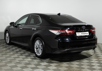 Подержанный автомобиль Toyota Camry Sedan 2018 года (7 фото)