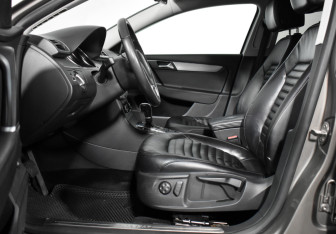 Подержанный автомобиль Volkswagen Passat Sedan 2011 года (11 фото)