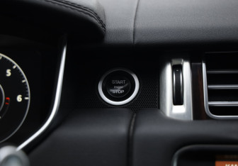 Подержанный автомобиль Land Rover Range Rover 2017 года (22 фото)