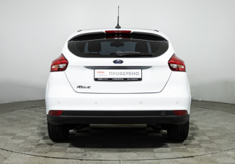 Подержанный автомобиль Ford Focus Hatchback 2017 года (6 фото)