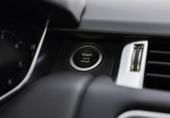 Подержанный автомобиль Land Rover Range Rover Sport 2022 года (35 фото)