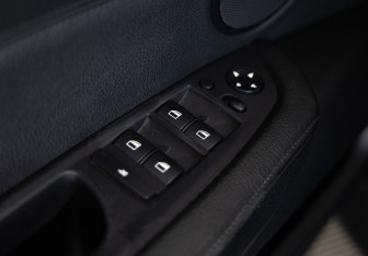 Подержанный автомобиль BMW X5 2008 года (19 фото)