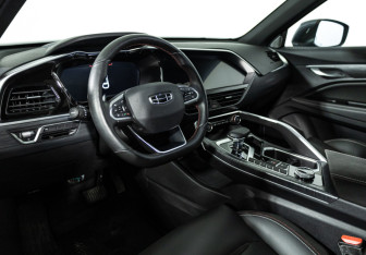 Подержанный автомобиль Geely Tugella 2023 года (11 фото)