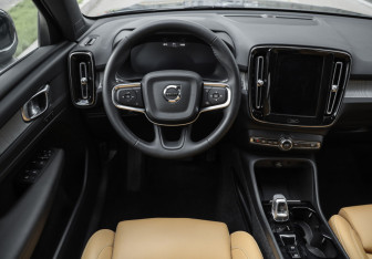 Подержанный автомобиль Volvo XC40 2021 года (15 фото)