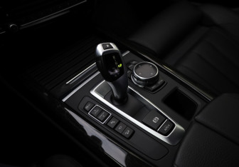 Подержанный автомобиль BMW X5 2014 года (18 фото)