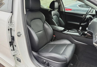 Подержанный автомобиль Kia Stinger 2018 года (13 фото)