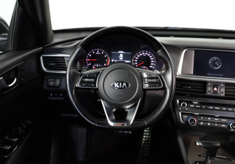 Подержанный автомобиль Kia Optima Sedan 2019 года (10 фото)