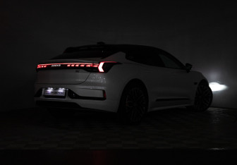 Подержанный автомобиль Zeekr 001 2023 года (36 фото)