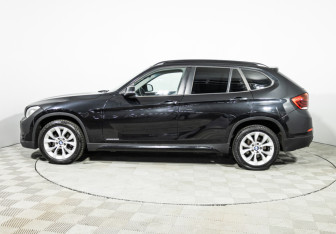 Подержанный автомобиль BMW X1 2013 года (8 фото)