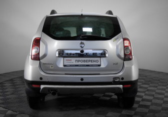 Подержанный автомобиль Renault Duster 2013 года (6 фото)