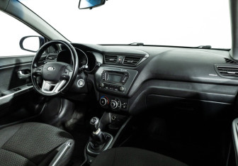 Подержанный автомобиль Kia Rio Hatchback 2014 года (9 фото)